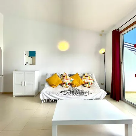 Apartamento Con Bonita Vistas, Wifi, Playa Cerca En Tenerife Sur Apartman